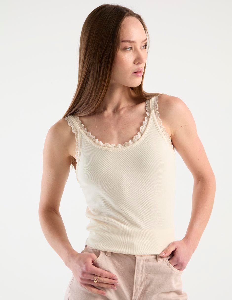 Top cuello redondo escote regular tirante ancho Top cuello redondo escote regular tirante ancho