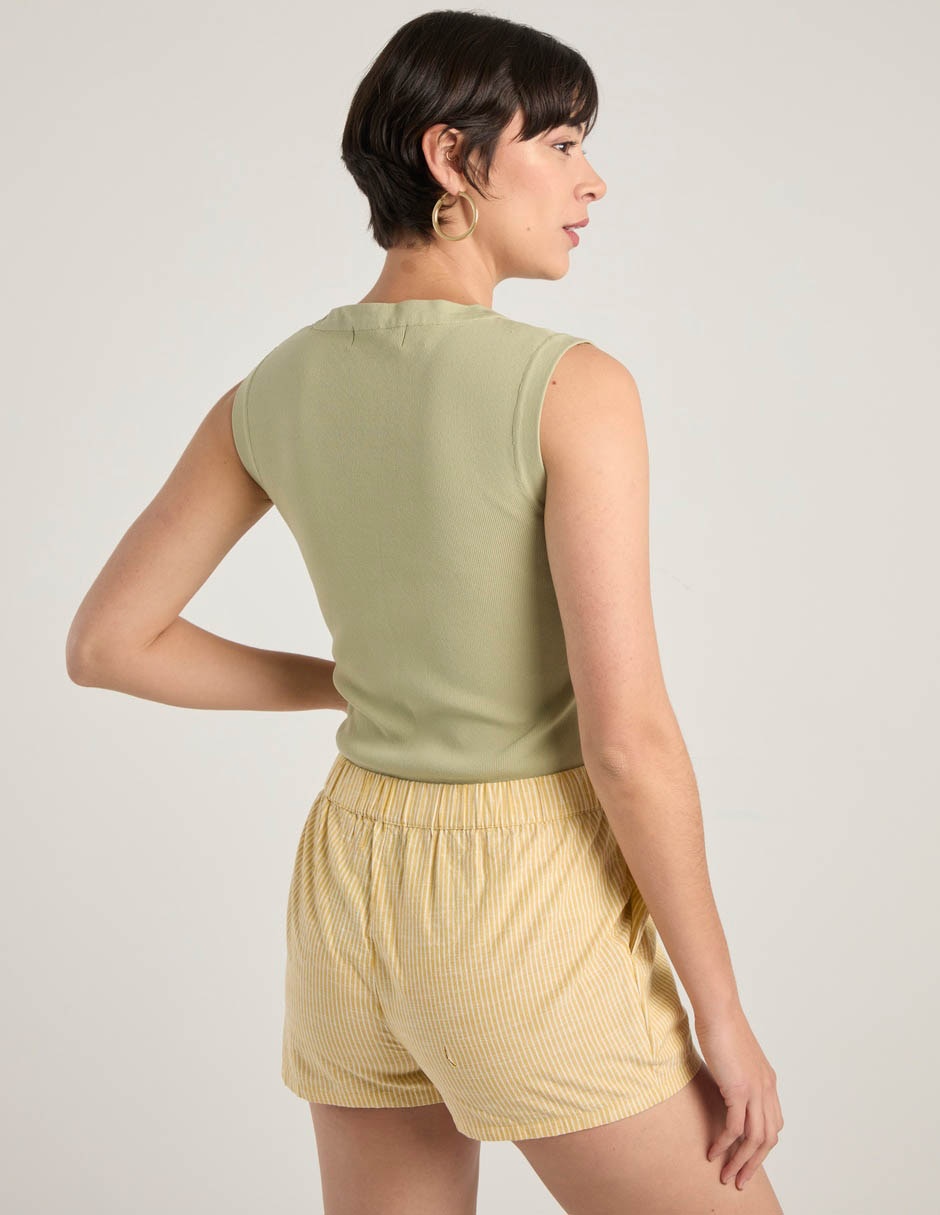Top cuello redondo escote regular 6